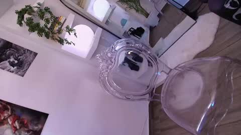 dalilathoms online show from April 25, 9:01 pm