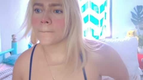 damn_milaa online show from April 21, 7:10 pm