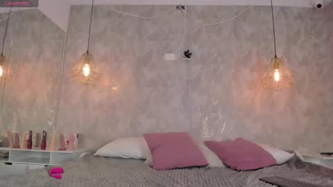    online show from November 25, 8:53 pm