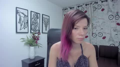 Snapshot of danaarey chatting on February 19, 11:28 am Danaa Rey online show from February 19, 11:28 am