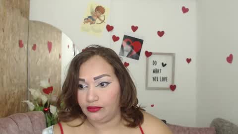 Snapshot of danalaleska chatting on October 3, 5:45 am danalaleska online show from October 3, 5:45 am