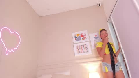 Hi I am Dani online show from November 21, 11:45 am