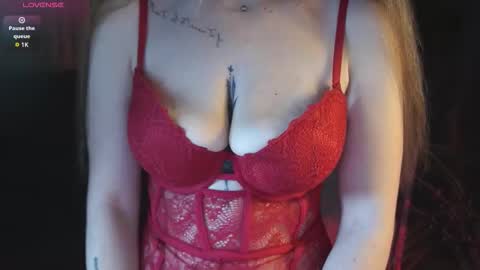 danielareign online show from February 3, 2:00 pm