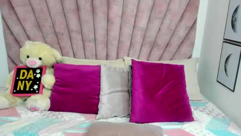 DaniiBelluci  online show from April 23, 4:42 am