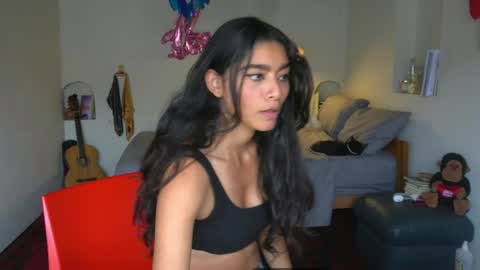 danalle .. online show from April 4, 6:29 pm