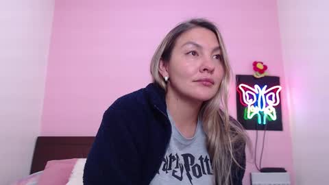 Snapshot of danika_bellaa chatting on January 22, 12:59 am K A R O L online show from January 22, 12:59 am