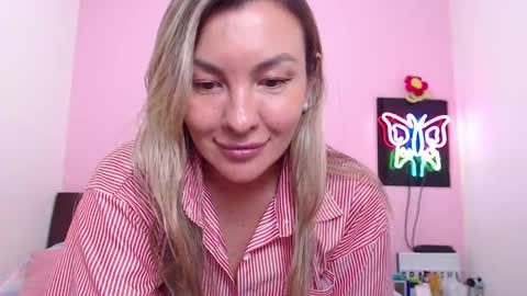 Snapshot of danika_bellaa chatting on December 28, 12:47 am K A R O L online show from December 28, 12:47 am