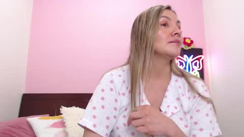 Snapshot of danika_bellaa chatting on March 10, 1:01 am K A R O L online show from March 10, 1:01 am