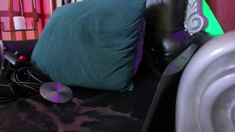 Danna  online show from December 21, 1:10 am