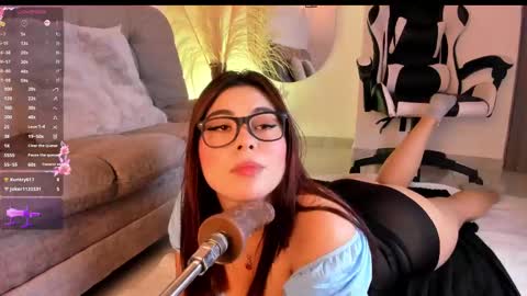 Snapshot of danna_adams1 chatting on February 27, 3:58 am danna_adams1 online show from February 27, 3:58 am