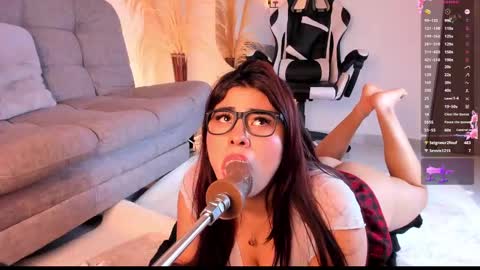 Snapshot of danna_adams1 chatting on February 12, 2:35 am danna_adams1 online show from February 12, 2:35 am