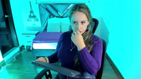 Snapshot of danna_martinezz chatting on December 6, 5:33 pm Danna martinezz online show from December 6, 5:33 pm