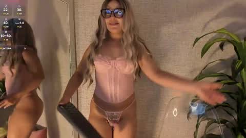 Danna Ortega online show from April 18, 11:35 am