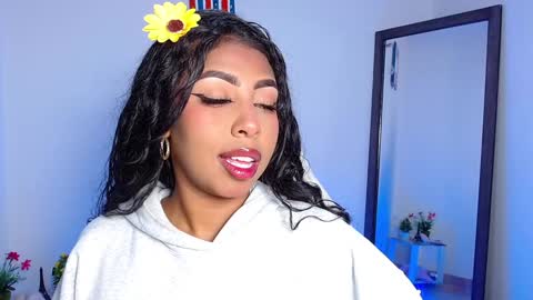 Snapshot of danna_schmidt23 chatting on February 4, 8:02 am Danna online show from February 4, 8:02 am