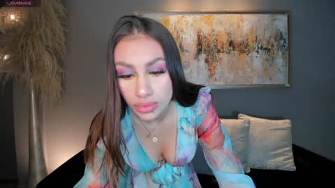 Danna Cruz  online show from December 5, 6:55 pm