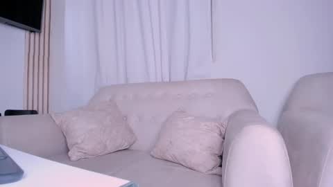 Snapshot of dannahyde chatting on January 8, 9:34 pm Insta DannaBlueX online show from January 8, 9:34 pm