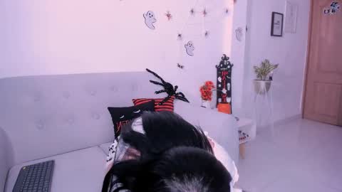 Snapshot of dannahyde chatting on October 16, 4:42 pm Insta DannaBlueX online show from October 16, 4:42 pm