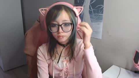 danyelleeyermann online show from May 20, 1:08 pm