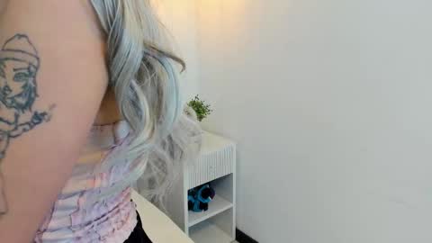 Snapshot of daphne_nicolle chatting on October 17, 8:56 pm Daphne online show from October 17, 8:56 pm