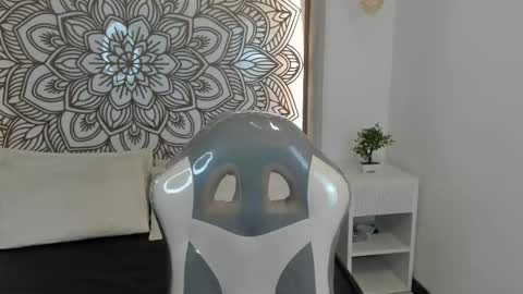 Snapshot of daphne_nicolle chatting on October 3, 4:56 pm Daphne online show from October 3, 4:56 pm