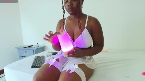 Snapshot of darelyn_reed chatting on September 11, 8:42 pm Darelyn online show from September 11, 8:42 pm
