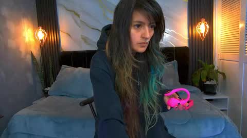 dark_dominika online show from April 15, 1:11 pm