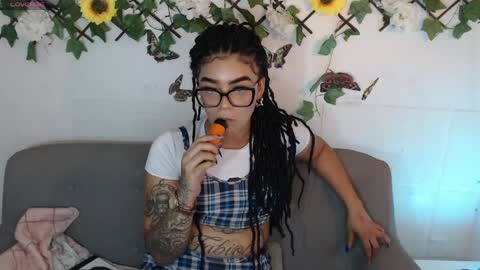 dark_flama online show from April 25, 11:57 pm