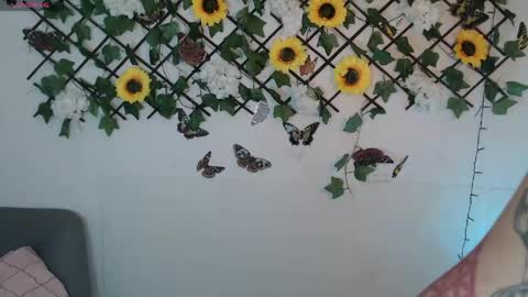 dark_flama online show from April 23, 1:35 am