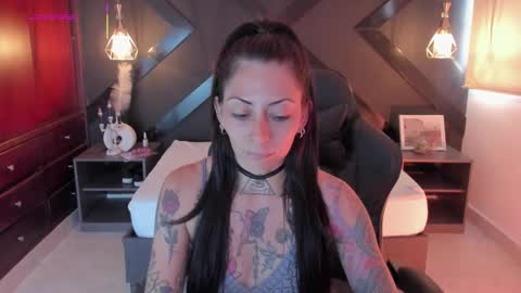 Snapshot of dark_gotica chatting on October 9, 7:40 pm M I K A E L A online show from October 9, 7:40 pm
