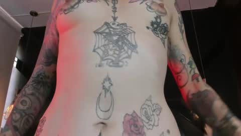 Snapshot of dark_gotica chatting on March 4, 7:01 pm M I K A E L A online show from March 4, 7:01 pm