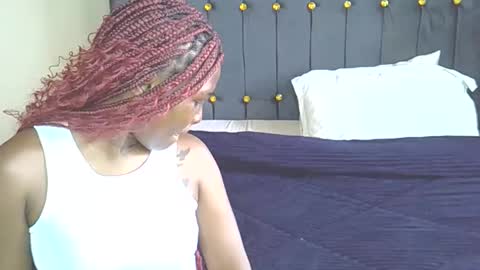 dark_petite_ online show from May 27, 8:33 am
