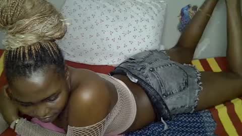 dark_petite_ online show from July 3, 7:03 am