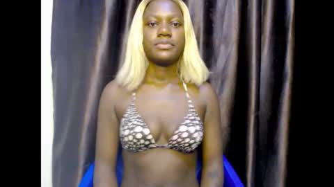 Snapshot of darkchocoxx chatting on September 26, 9:40 am sexygal online show from September 26, 9:40 am