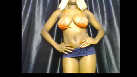 Snapshot of darkchocoxx chatting on October 6, 5:29 pm sexygal online show from October 6, 5:29 pm