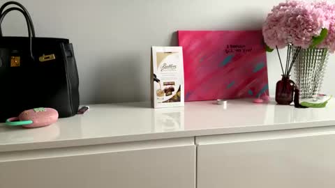 darklunaa18 online show from November 10, 9:37 am