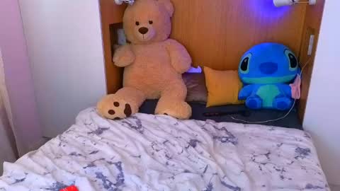 darkmoon____ online show from April 22, 1:19 pm