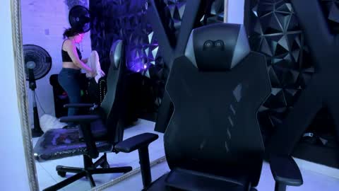 Darling online show from April 25, 2:25 pm