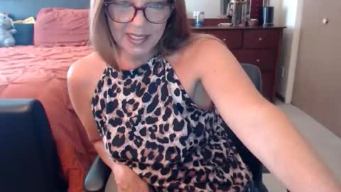 DarlingD online show from July 3, 1:50 pm