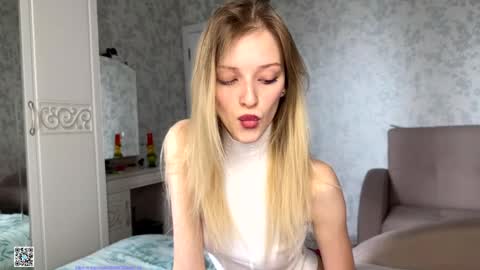 Snapshot of darlingdarinka chatting on October 18, 8:50 am D online show from October 18, 8:50 am