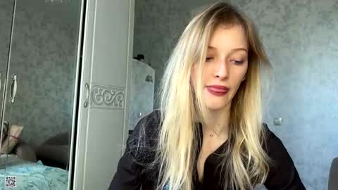 Snapshot of darlingdarinka chatting on October 25, 8:11 am D online show from October 25, 8:11 am