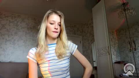 Snapshot of darlingdarinka chatting on September 12, 5:19 am D online show from September 12, 5:19 am