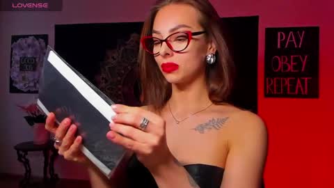 daryakeyy online show from May 1, 7:33 am