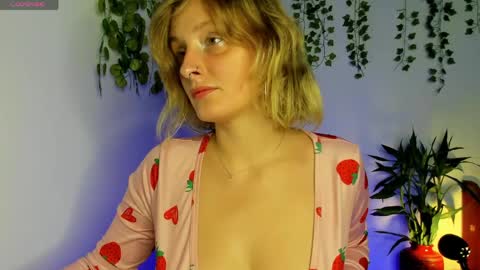dayna_sunset online show from May 2, 3:32 am