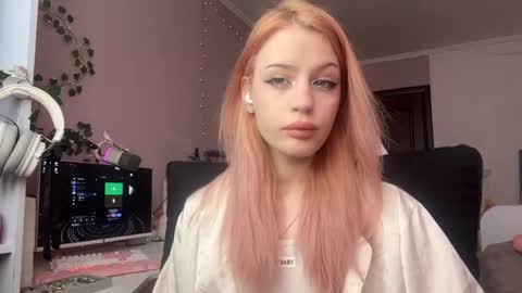 Maggie online show from April 26, 11:30 am