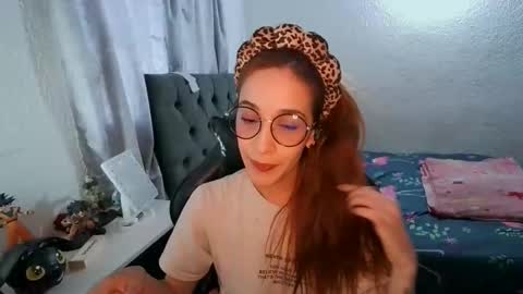 Snapshot of dear_juliet chatting on October 5, 10:37 pm Juliet online show from October 5, 10:37 pm