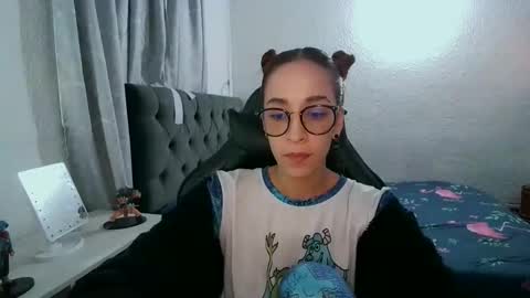 Snapshot of dear_juliet chatting on March 3, 11:56 pm Juliet online show from March 3, 11:56 pm