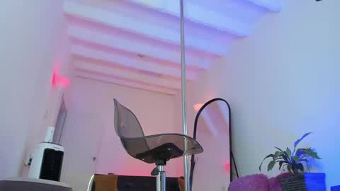 dearmilu28 online show from February 19, 11:46 pm