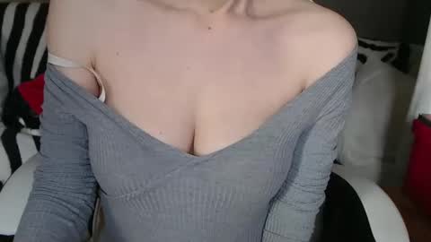 Snapshot of deessedivine chatting on January 27, 2:46 pm KamiDevi online show from January 27, 2:46 pm