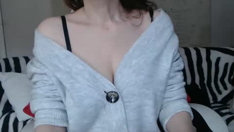 Snapshot of deessedivine chatting on January 17, 12:10 pm KamiDevi online show from January 17, 12:10 pm