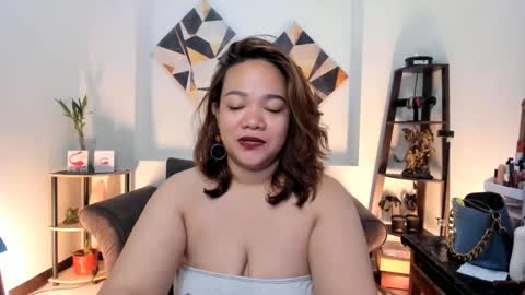 Snapshot of delightfulcurvy chatting on January 15, 1:34 am delightfulcurvy online show from January 15, 1:34 am